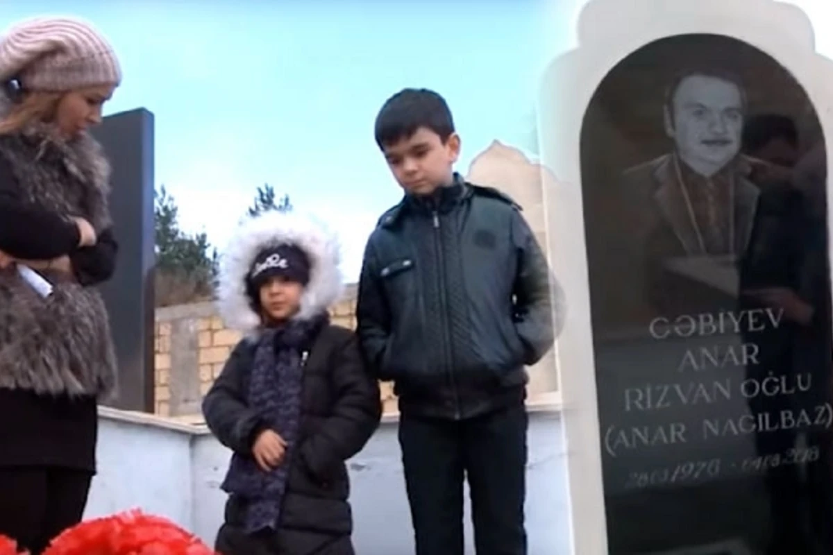Anar Nağılbazın məzarı bərbad hala düşdü Anar Nağılbazın məzarı bərbad hala düşdü
