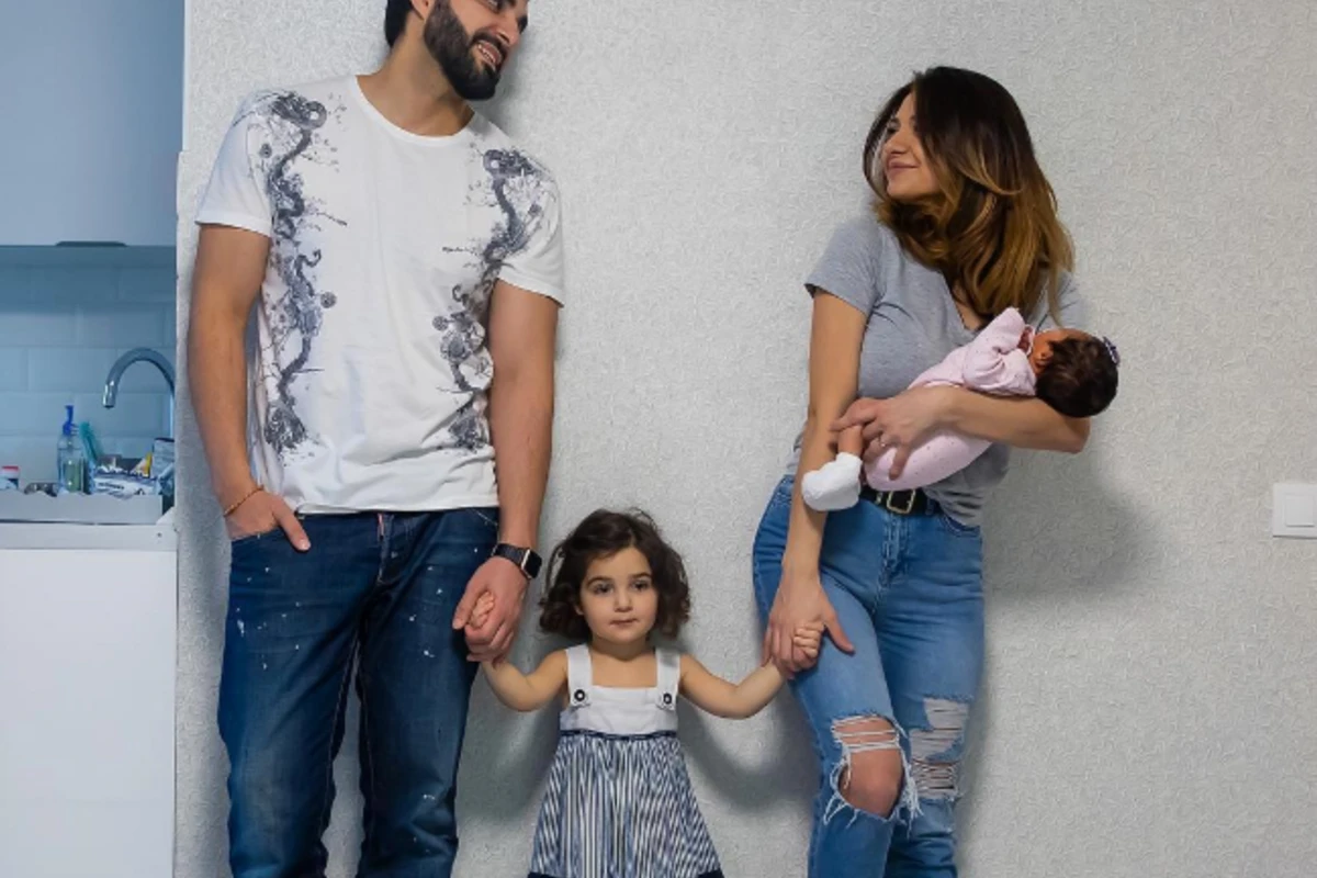 Azərbaycanlı qızla erməni oğlanın xoşbəxt ailə tablosu - FOTO+VİDEO Azərbaycanlı qızla erməni oğlanın xoşbəxt ailə tablosu - FOTO+VİDEO