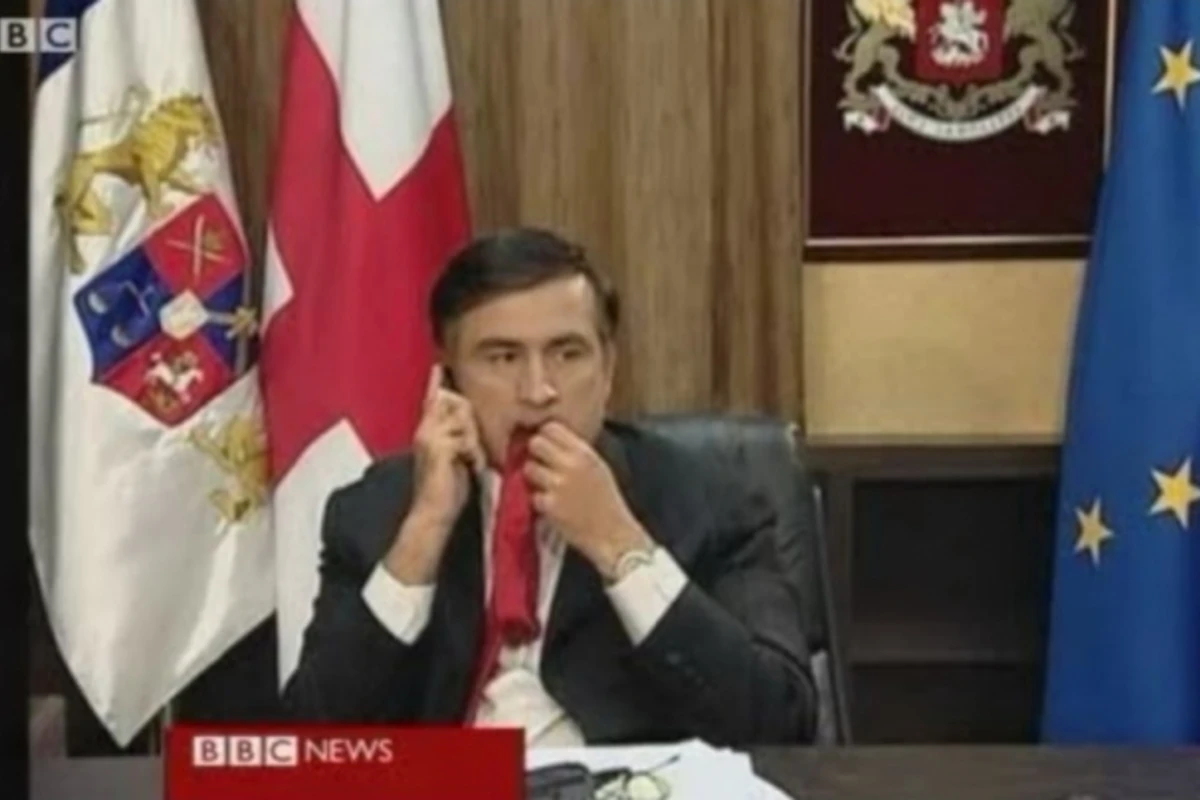 Саакашвили рассказал, почему жевал галстук - ВИДЕО