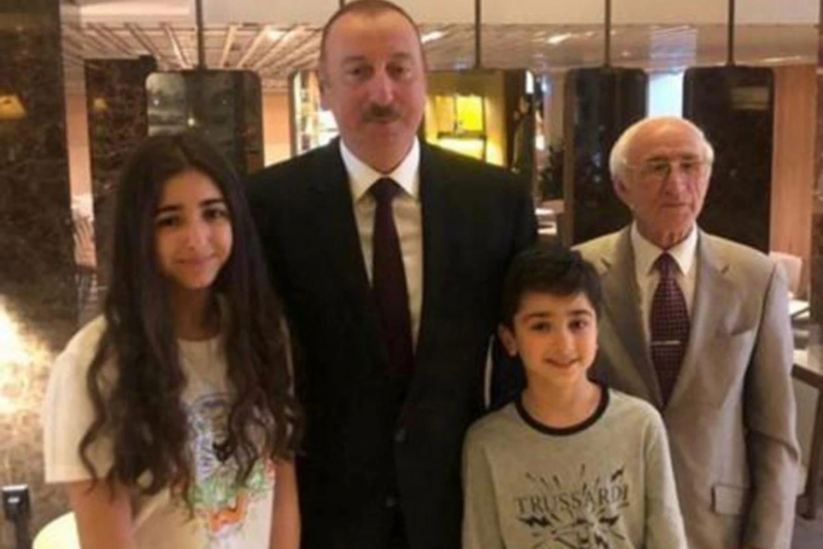 Həmvətənlərimiz Vyanada İlham Əliyevlə şəkil çəkdiriblər - FOTO