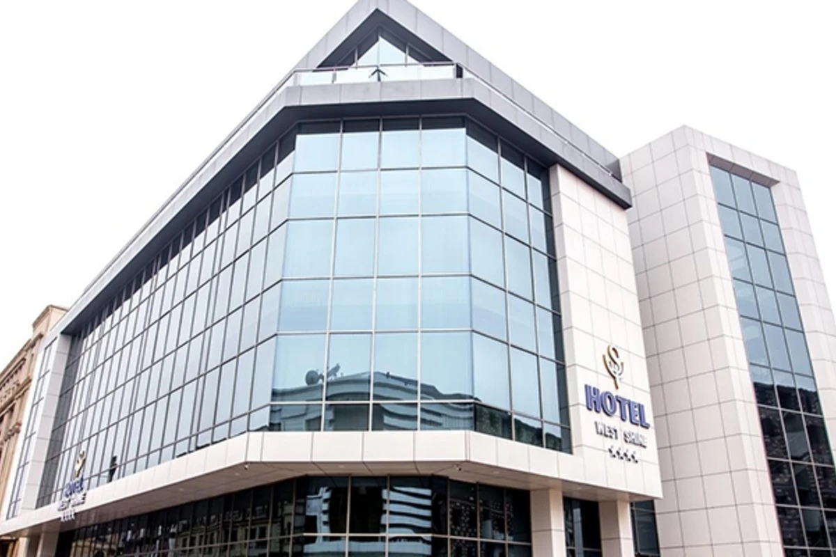 Bakıda otel rəhbəri müəmmalı şəkildə öldü