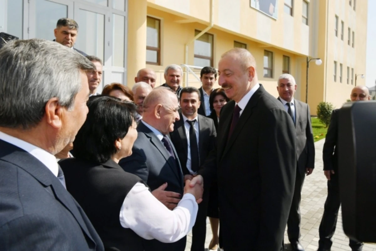 Prezident yaşayış kompleksinin açılışında iştirak edib (FOTO) Prezident yaşayış kompleksinin açılışında iştirak edib (FOTO)
