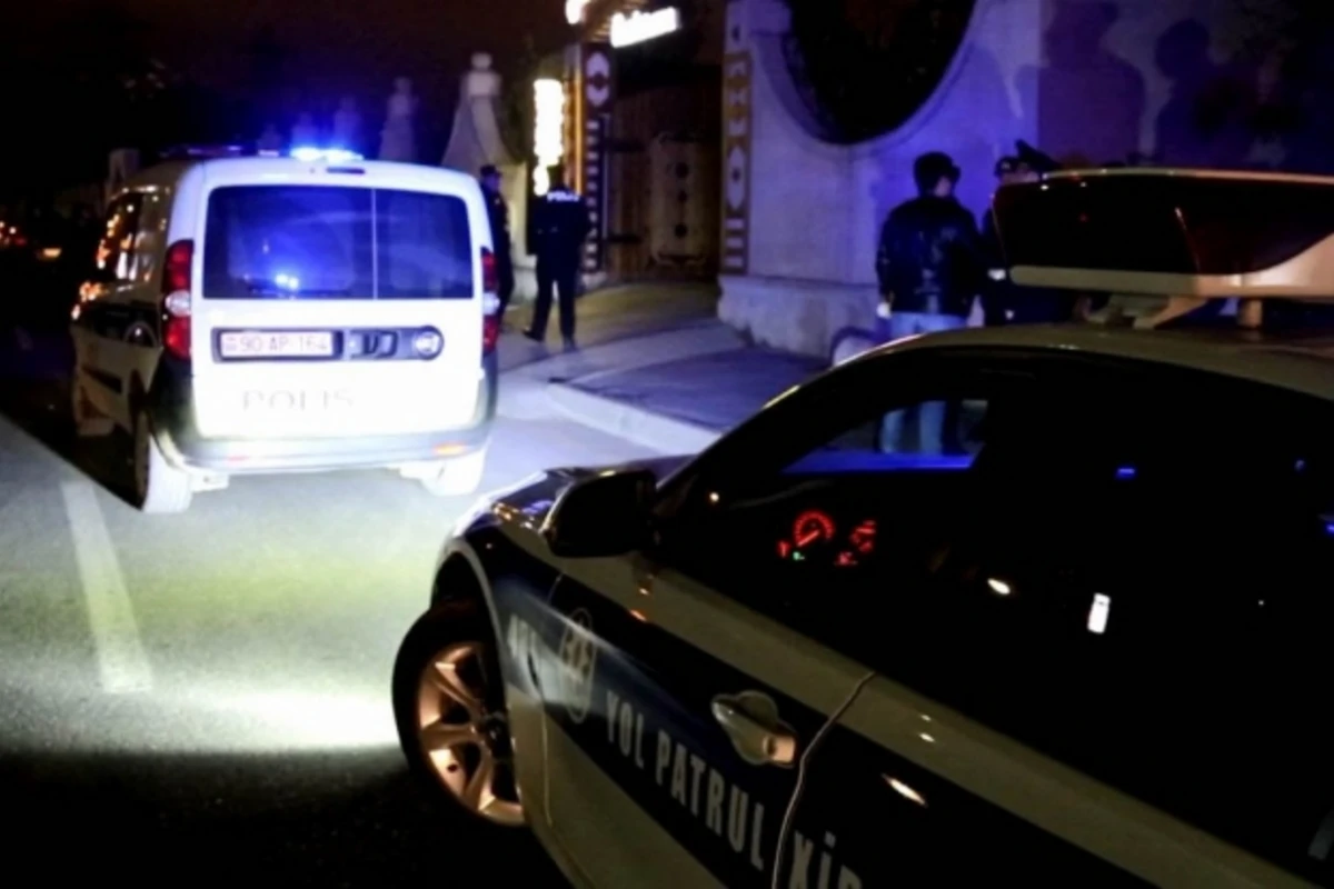 “Lexus”un şüşəsini sındıran şəxs polisi vurub qaçmaq istədi