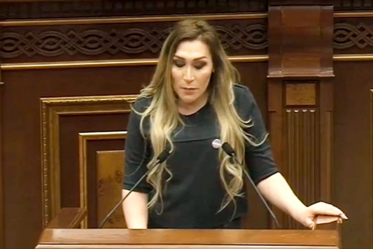 Трансгендер спровоцировал скандал в парламенте Армении - ВИДЕО