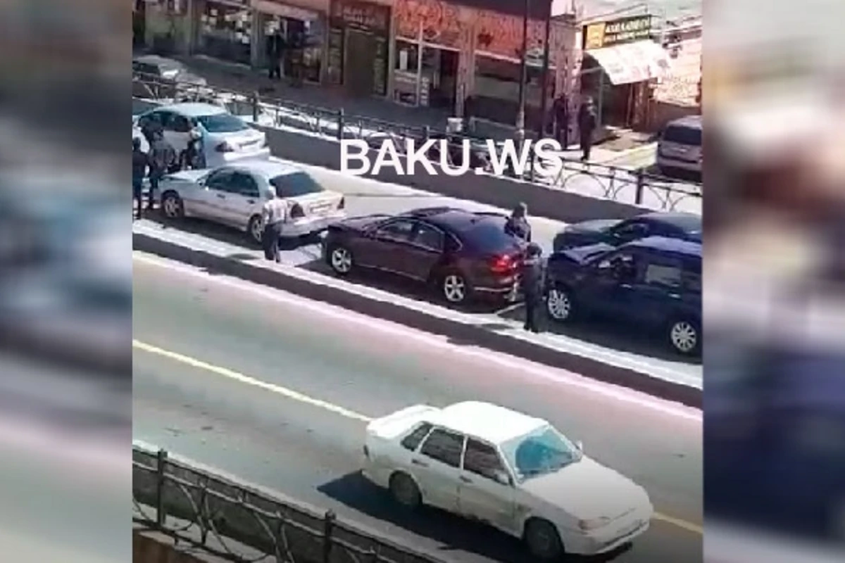 Bakıda zəncirvari yol qəzası – VİDEO Bakıda zəncirvari yol qəzası – VİDEO