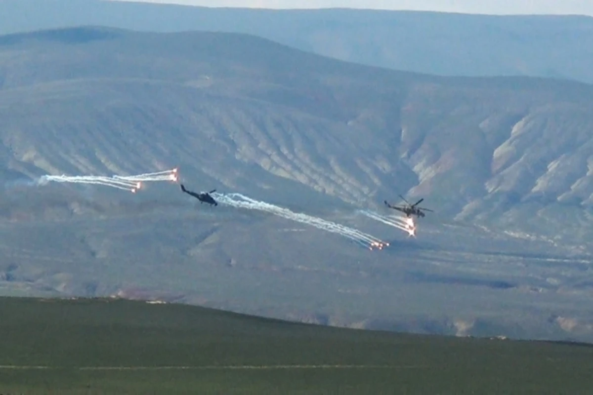 Hərbi hava Qüvvələri helikopterləri havaya qaldırdı - VİDEO/FOTO