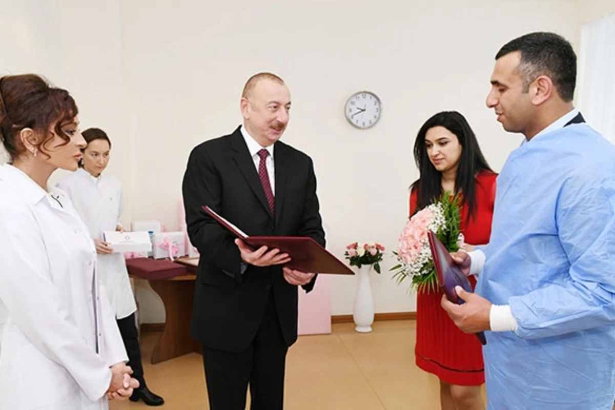 Ильхам Алиев подарил квартиру 10-миллионному жителю - ФОТО