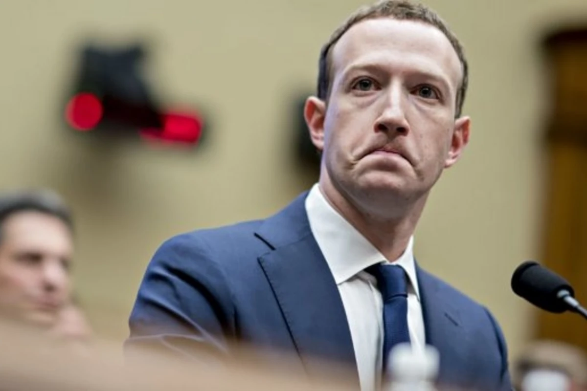 Акционеры Facebook хотят отправить в отставку Цукерберга
