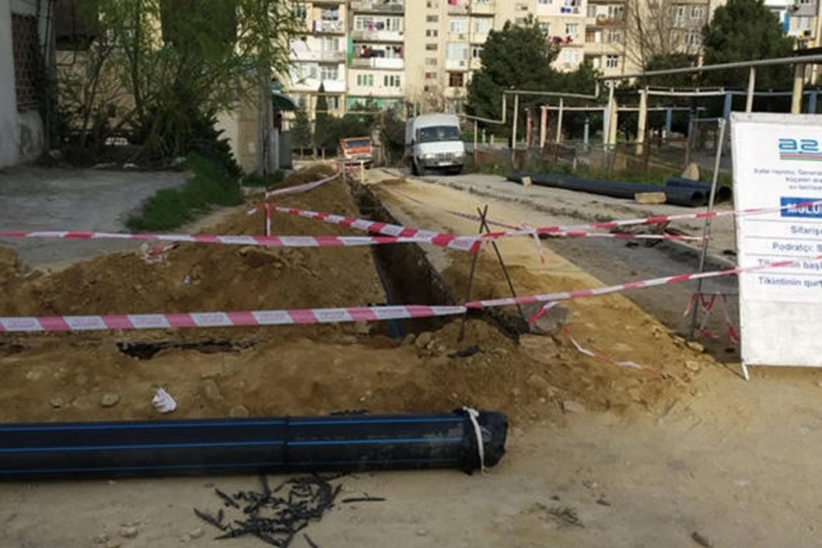 ОАО Азерсу о демонтаже баков для воды с крыш домов в Баку