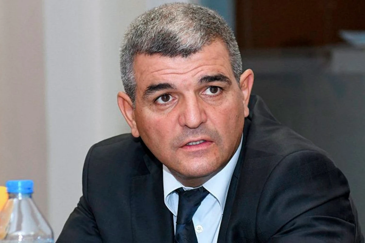 Müəllimin qarşısına problem qoyuruq - işə qəbul üçün pul ödəməlisən Müəllimin qarşısına problem qoyuruq - işə qəbul üçün pul ödəməlisən