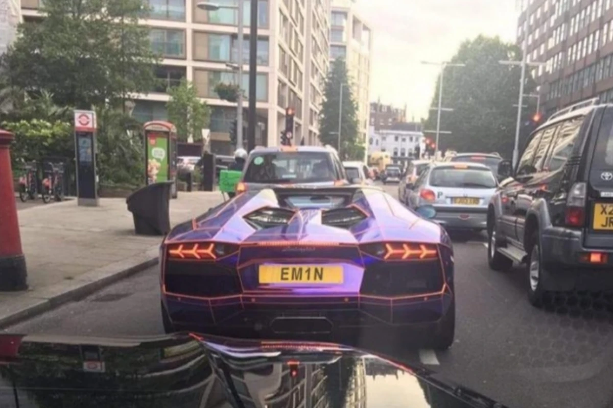 “EM1N”İN BAHALI “LAMBORGHİNİ”Sİ – London küçələrində… (FOTOLAR)