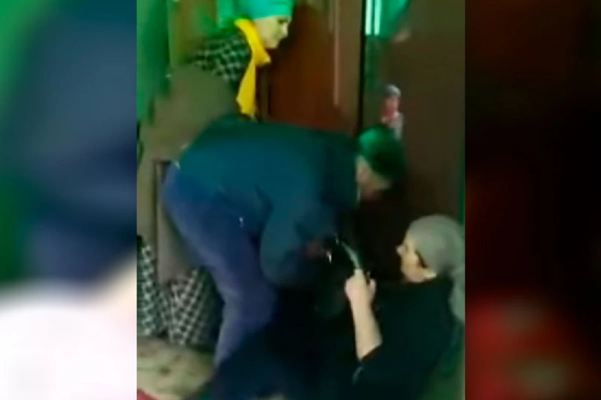 Имам привел в дом вторую жену - между женщинами завязалась драка - ВИДЕО