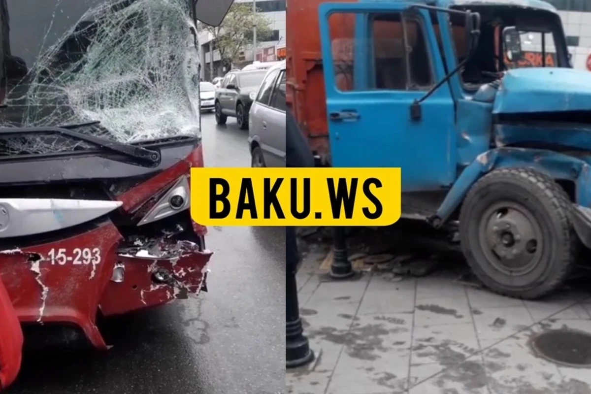 Автобус BakuBus столкнулся с грузовым автомобилем