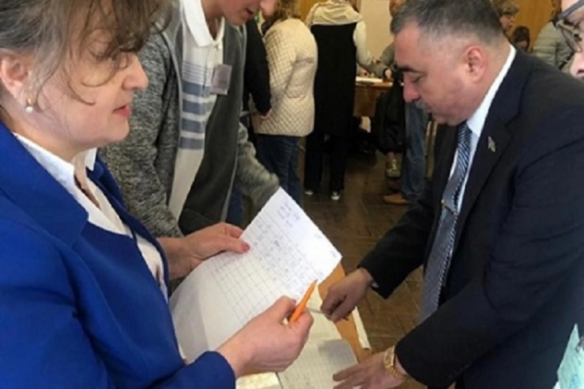 Deputatın ikili vətəndaşlığı üzə çıxdı - FOTO Deputatın ikili vətəndaşlığı üzə çıxdı - FOTO
