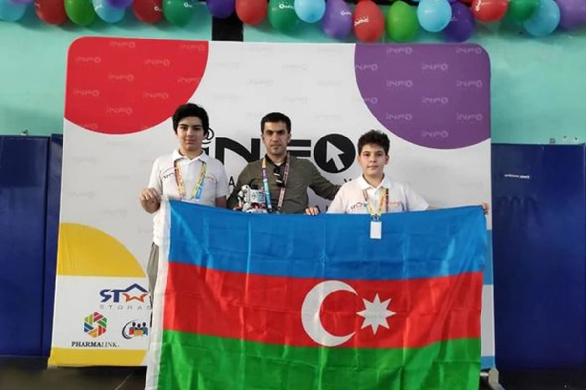 Azərbaycanlı məktəblilər robototexnika yarışmasında qızıl medal qazandı – FOTO