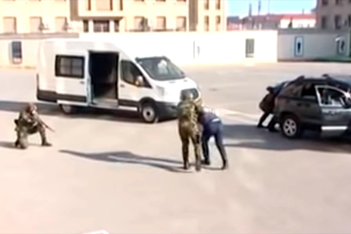 Обезвреживание преступников азербайджанскими полицейскими - ВИДЕО
