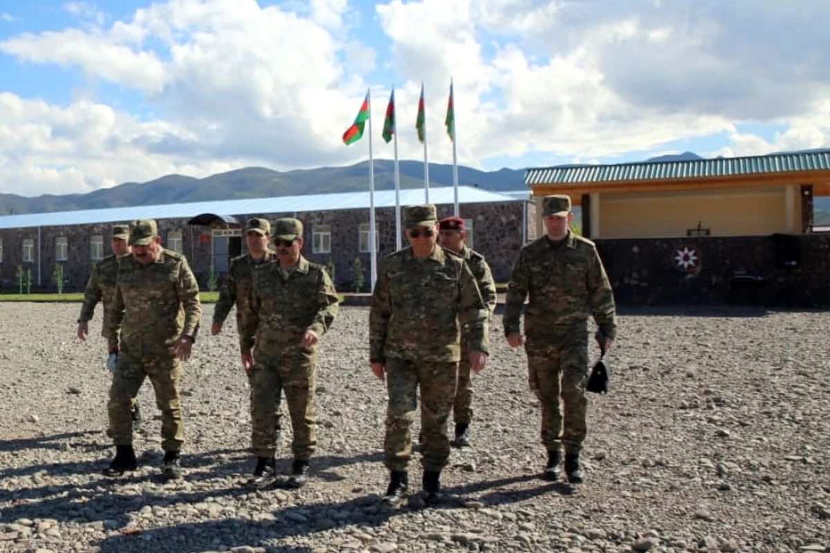 Müdafiə naziri yenidən cəbhə bölgəsində Müdafiə naziri yenidən cəbhə bölgəsində