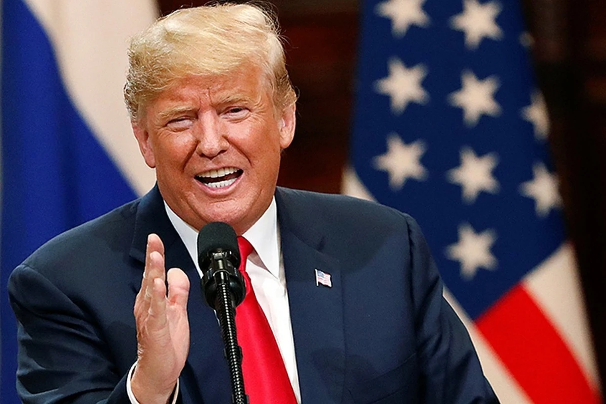 Пьяный американец бросил телефон в Трампа
