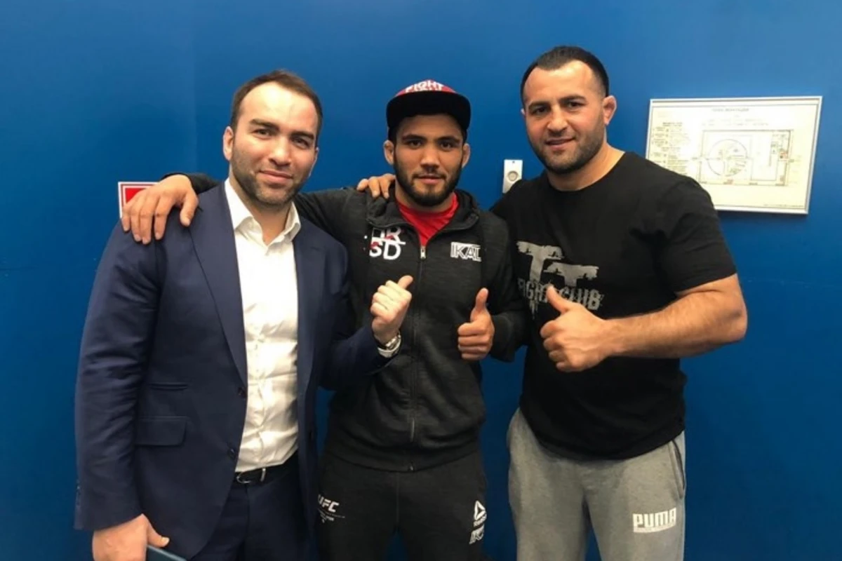 TT Fight club-un döyüşçüsü Nəriman Abbasov Fight Nights Global kəmərini Bakıya gətirir - VİDEO