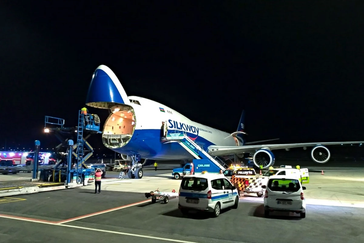 Азербайджанский грузовой Boeing 747 впервые приземлился в новом аэропорту Стамбула