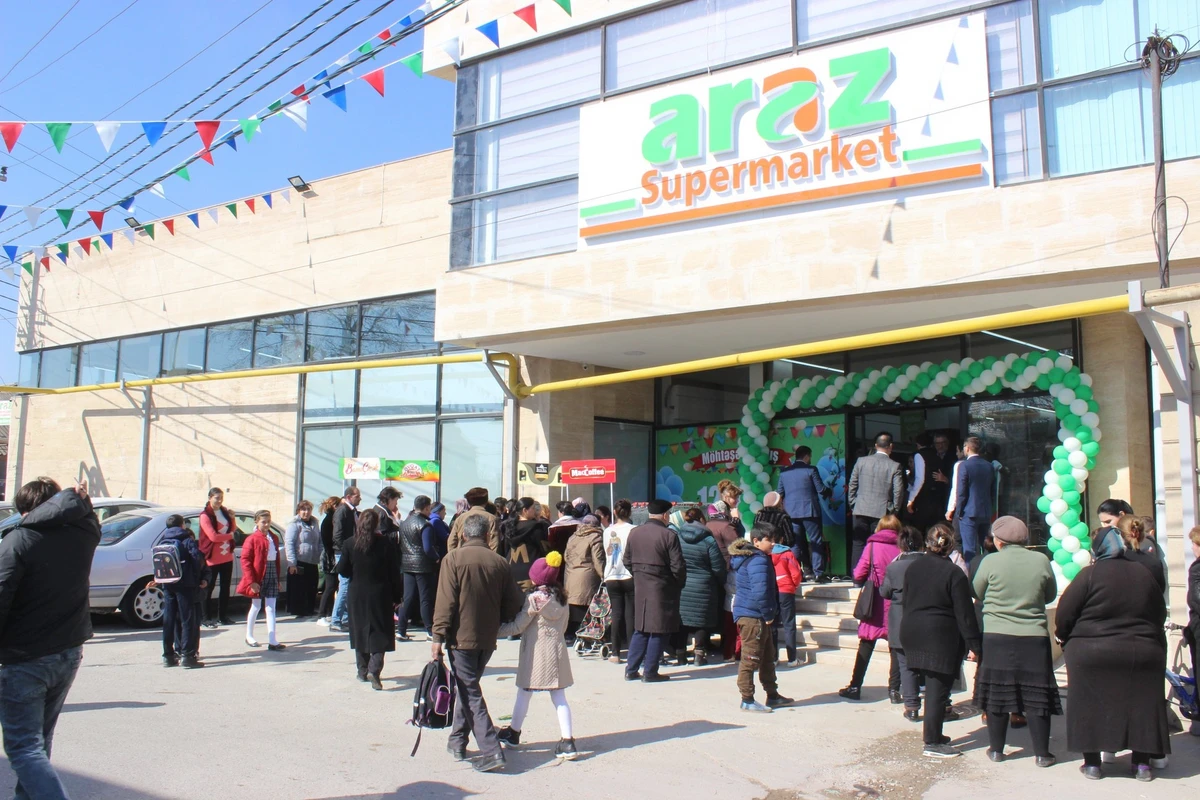 Araz marketdən ciyər aldı, qurdlu çıxdı