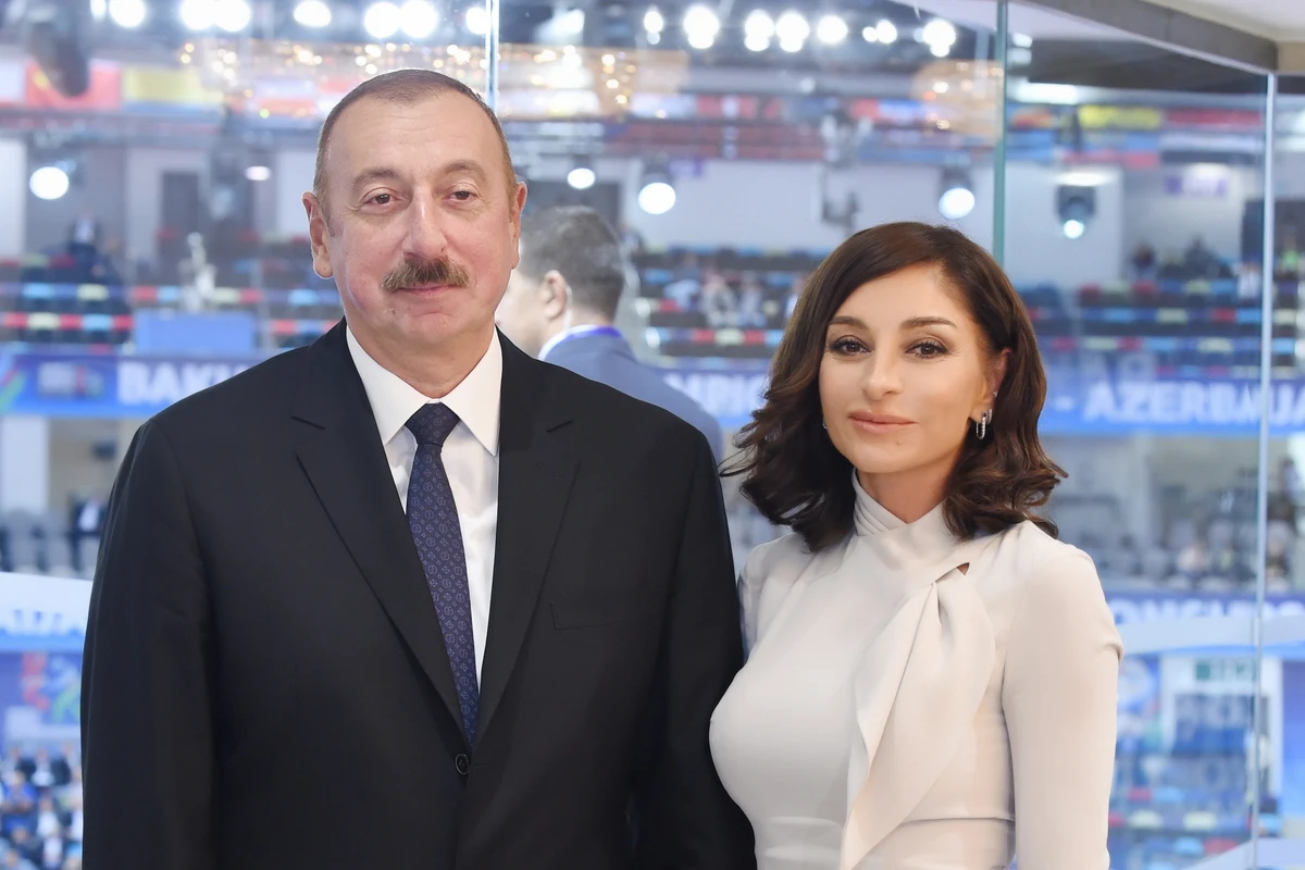 Ильхам и Мехрибан Алиевы на открытии форума в Баку