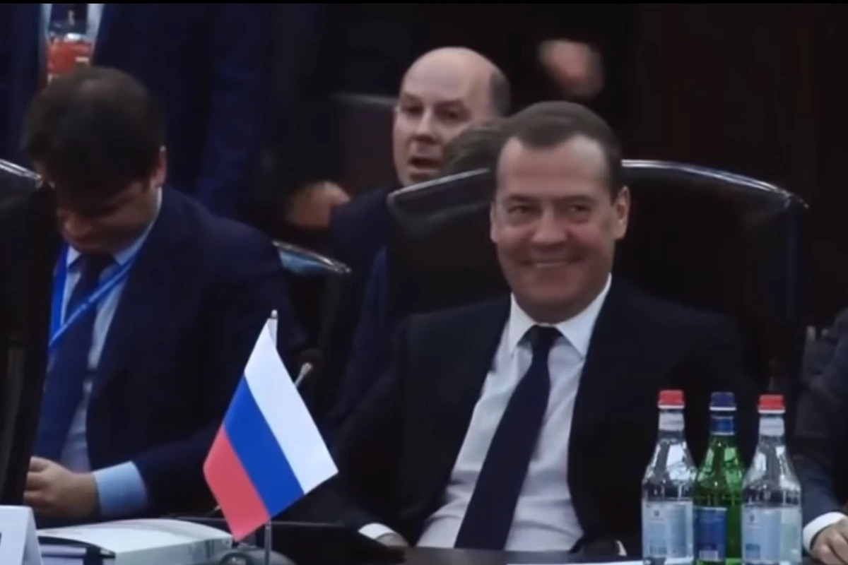 Пашинян потерял дар речи на встрече с Медведевым - КУРЬЕЗНОЕ ВИДЕО