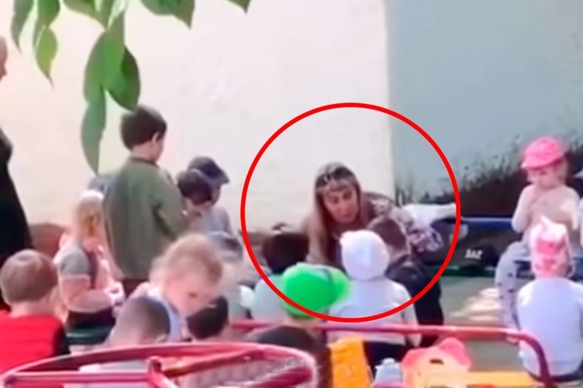 Tərbiyəçi uşağı təhqir etdi: “Əclaf, diz çök!” – VİDEO