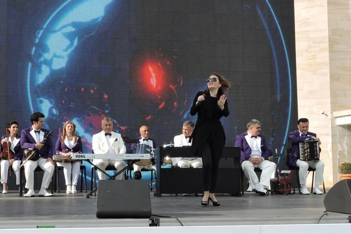Heydər Əliyev Fondu Şəkidə konsert verib - FOTO Heydər Əliyev Fondu Şəkidə konsert verib - FOTO
