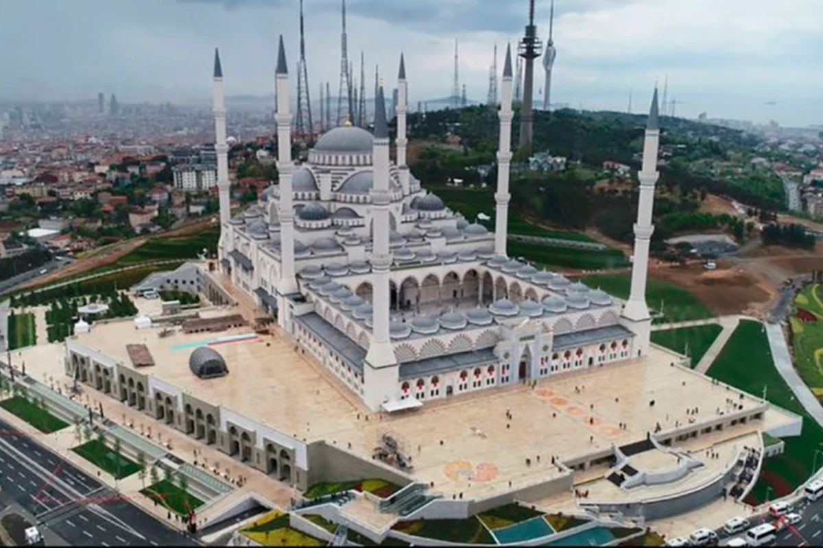 Türkiyədə dünyanın ən böyük məscidi açıldı - VİDEO