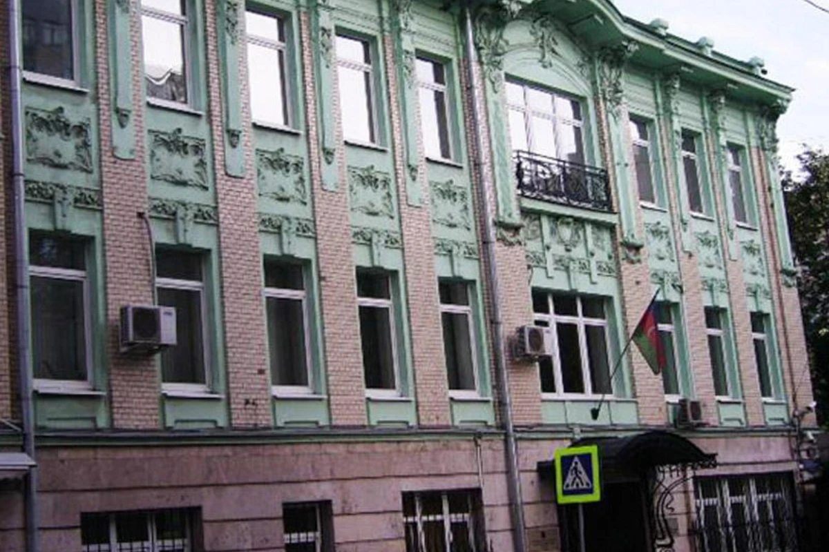 Moskvada Azərbaycan səfirliyi yanır
