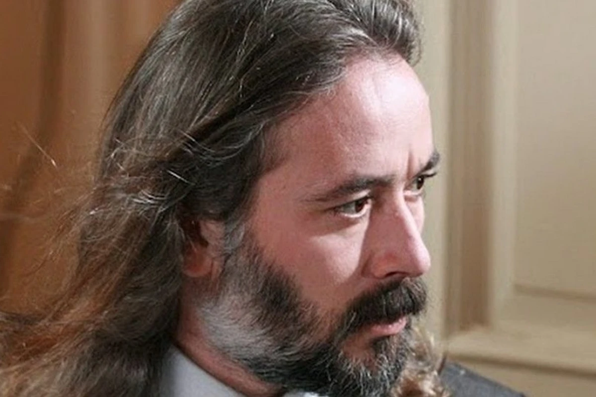 Hamıya deyir ki, guya toyumuz olacaq  - Azərbaycanlı aktyor gənc qız tərəfindən təqib olunur (FOTO)