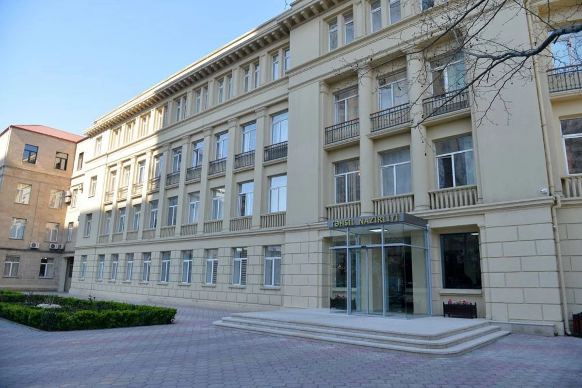 Стало известно имя продававшего попкорн юноши - ФОТО 