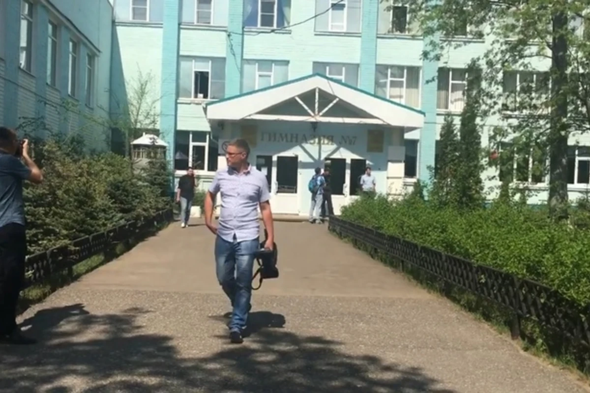 В России вооруженный школьник взял в заложники учеников гимназии - ВИДЕО