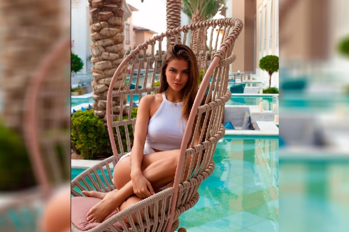 Звезда российского Playboy прилетела в Баку - ВИДЕО 