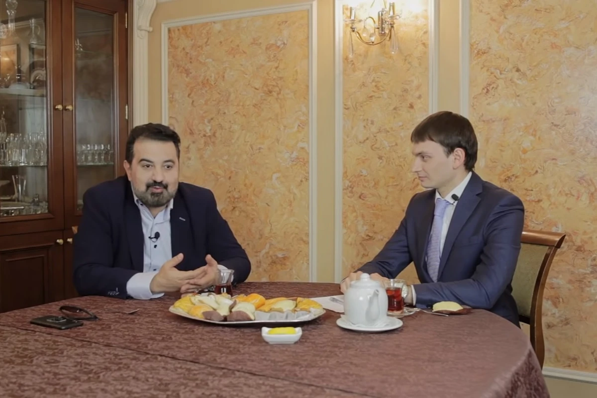 Эльчин Азизов: о мейхане, современной классике и КВН - ВИДЕОИНТЕРВЬЮ