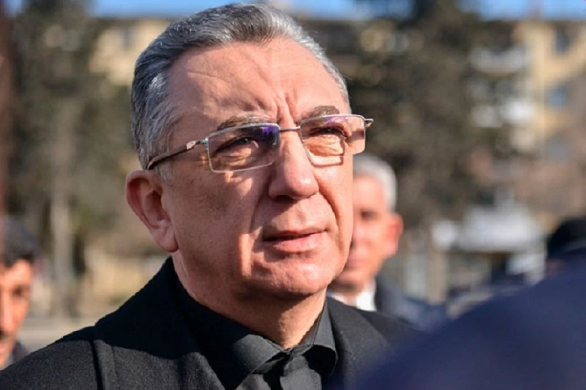 Eldar Əzizov departament sədrini qovdu