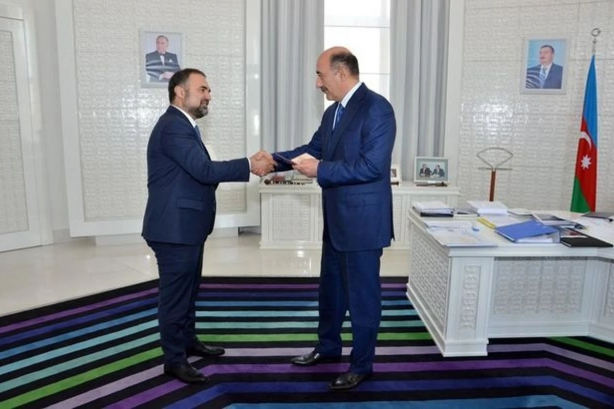 Nazir Balakişi Qasımova “Tərəqqi” medalını təqdim etdi - FOTO