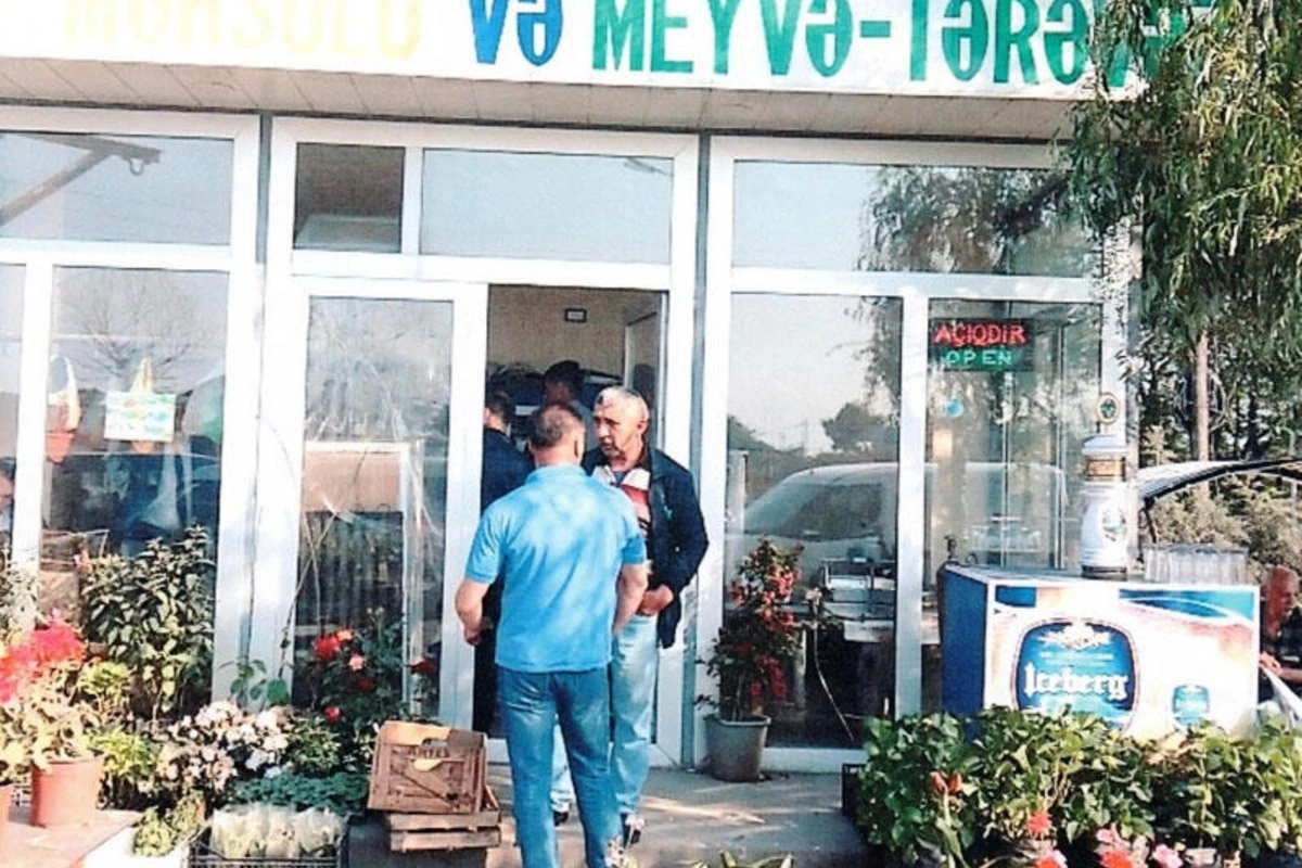 Gül mağazasında 100 kiloqram yararsız ət aşkarlandı - FOTO Gül mağazasında 100 kiloqram yararsız ət aşkarlandı - FOTO