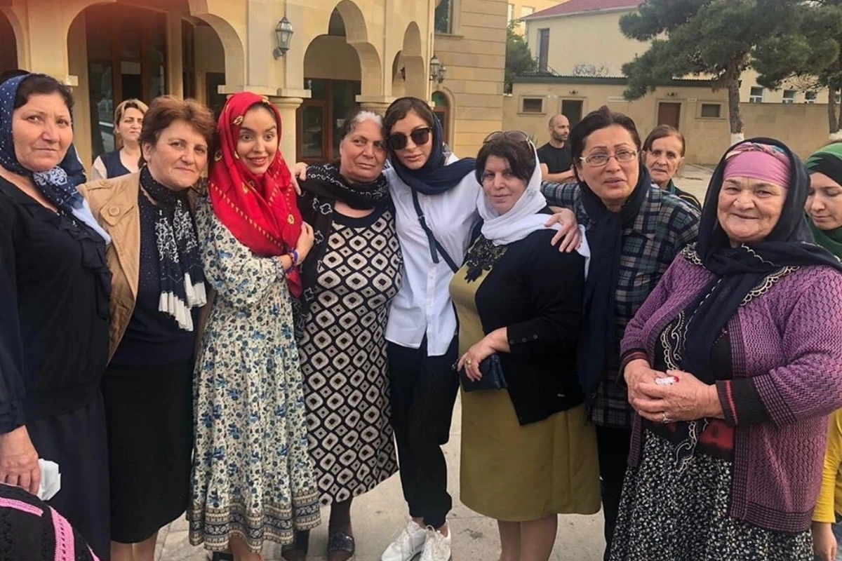 Mehriban Əliyeva qızı ilə ziyarətgahda - FOTO