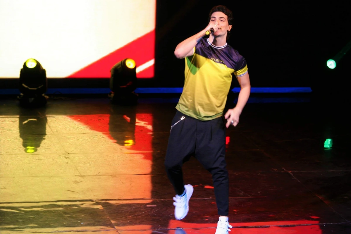 Riad Discovery İnternational Pop Festivalda QALİB OLDU - FOTO Riad Discovery İnternational Pop Festivalda QALİB OLDU - FOTO