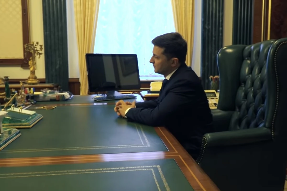 Зеленский оценил кресло президента Украины: Неудобно - ВИДЕО