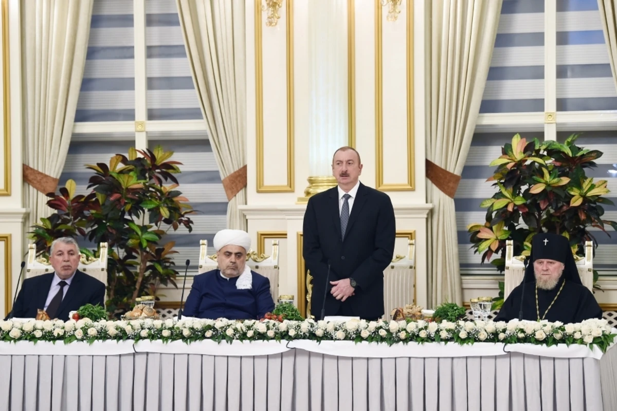 İlham Əliyev iftar mərasimində iştirak edib - FOTO