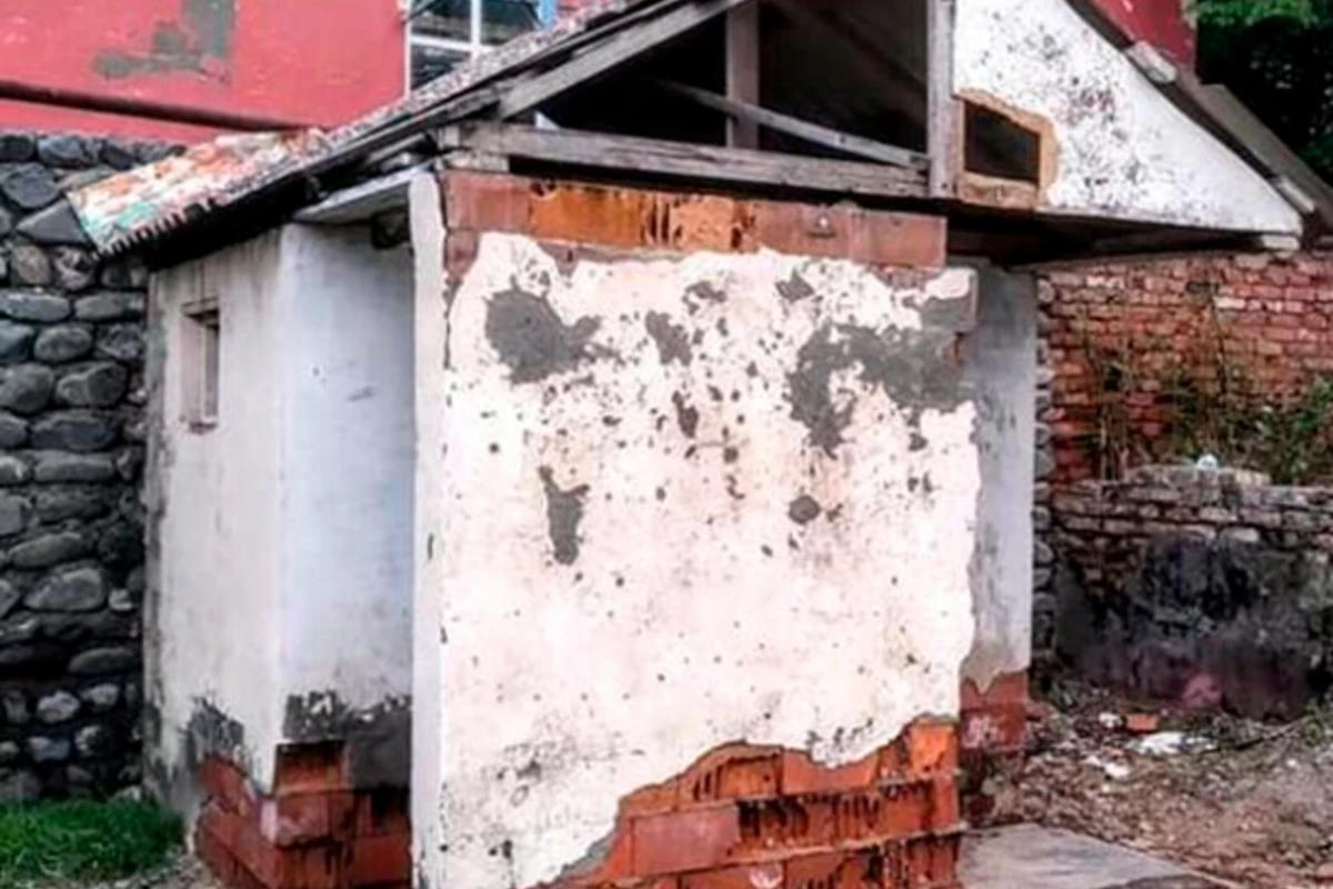 Azərbaycanda məktəbdə biabırçı görüntülər — Şagirdlər tualetə gedə bilmir – FOTO Azərbaycanda məktəbdə biabırçı görüntülər — Şagirdlər tualetə gedə bilmir – FOTO