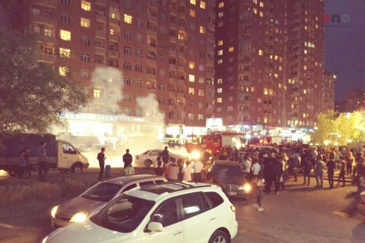 Bakıda avtomobil yanıb, yolda sıxlıq yaranıb - FOTO
