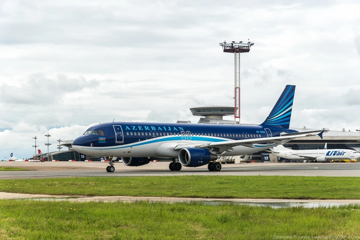Трое сотрудников AZAL уволены за распространение личной информации пассажира
