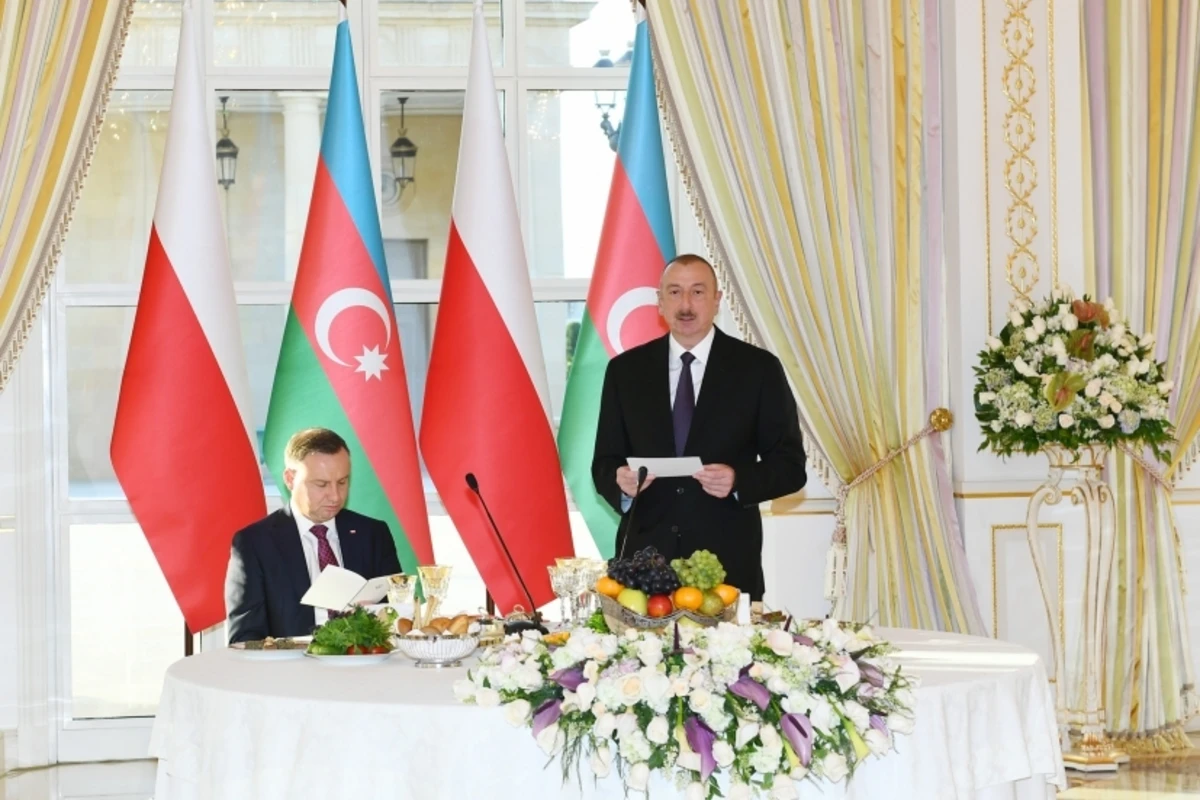 Azərbaycan Prezidentinin adından Polşa Prezidentinin şərəfinə rəsmi ziyafət verilib