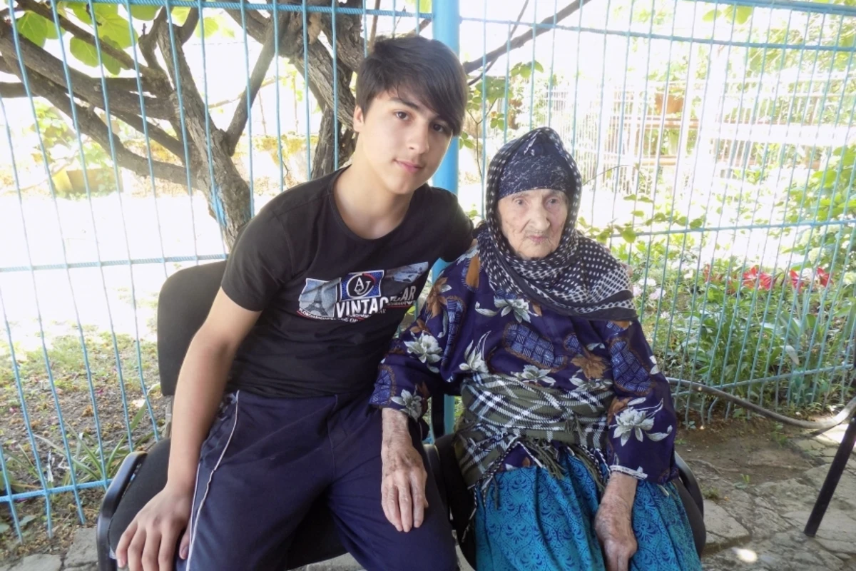 Bağayarpağı çayı içir, süd məhsulları yeyir - 104 yaşlı Mirzadə nənə (FOTO)