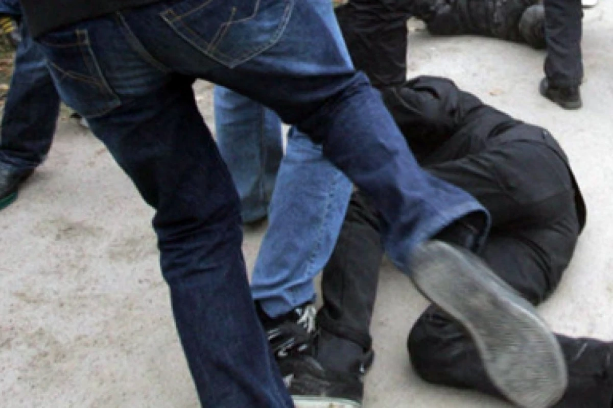 Rövşən Lənkəranski və Lotu Qulinin adamları arasında ölümcül dava (YENİLƏNİB) Rövşən Lənkəranski və Lotu Qulinin adamları arasında ölümcül dava (YENİLƏNİB)
