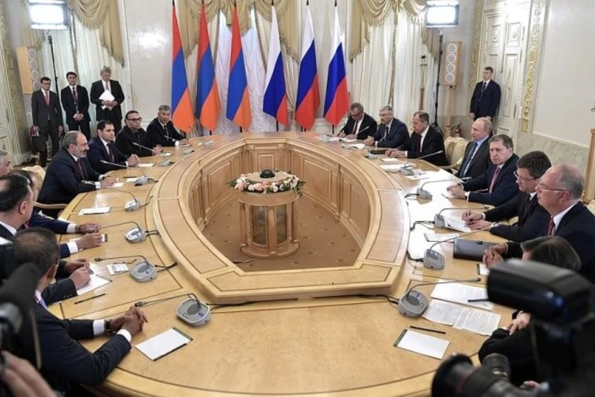 Путин и Пашинян на встрече не обсуждали карабахский конфликт